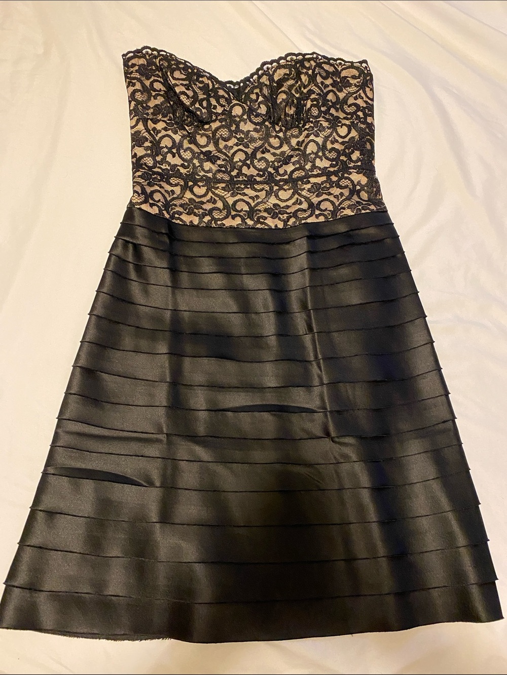 BCBG Maxazria Lace strapless Dress size 8